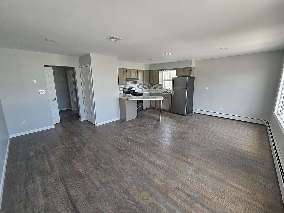1st image of 44 Gunton Pl Floor 2