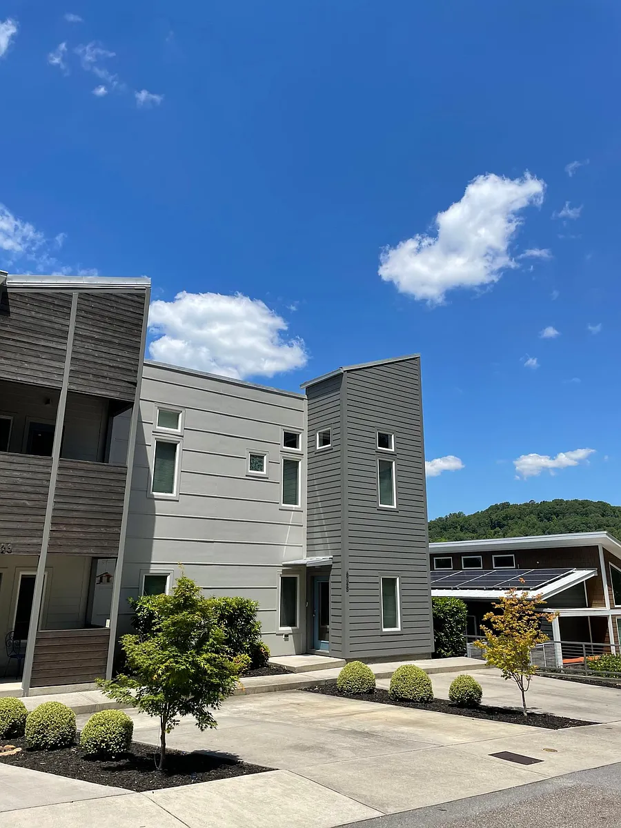 front view - 625 Hamilton Ave