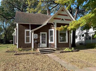 202 Ferguson St, Charles City, IA 50616