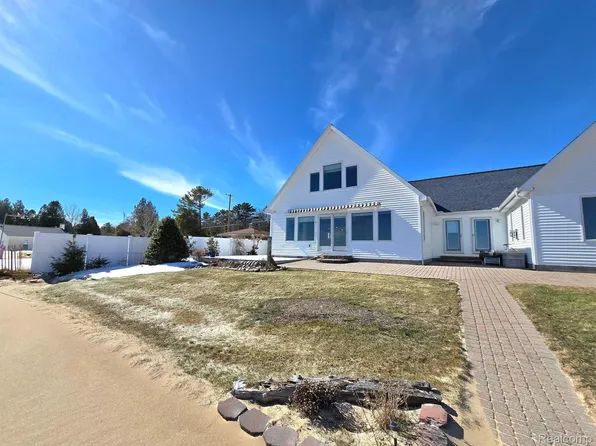 7440 N Us Highway 23 #2, Oscoda, MI 48750