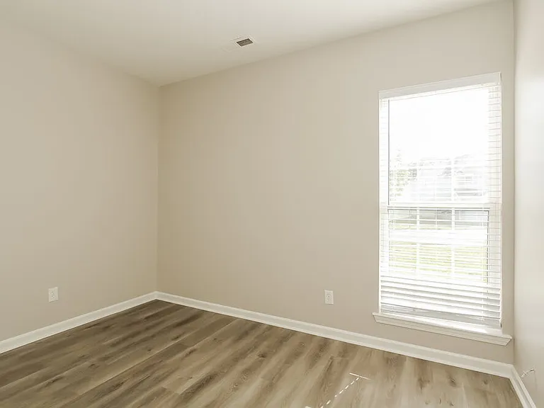 8704 Rozumny Dr — Photo 12