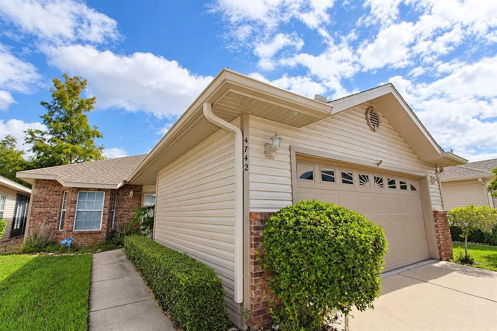 3 bed, 2.0 bath, 1352 sqft, $2,150 — Photo 1