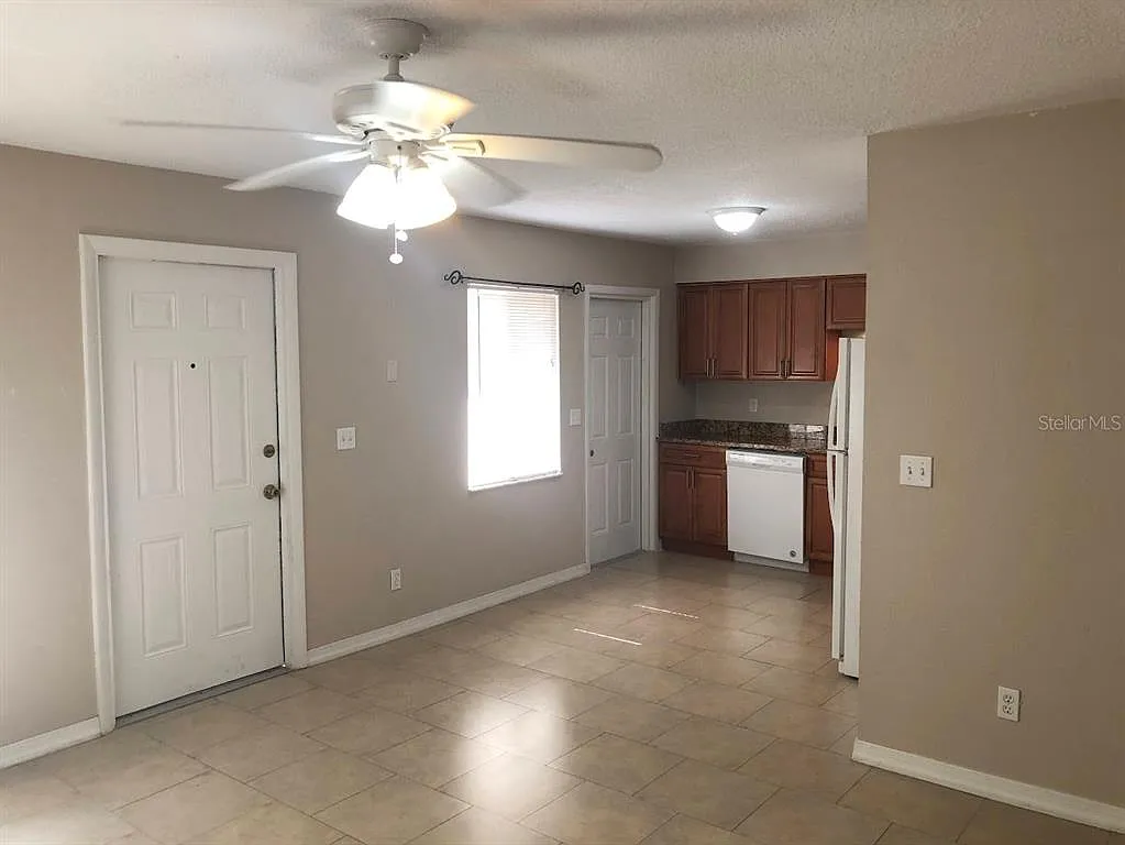 2 bed, 1.0 bath, 750 sqft, $1,600 — Photo 2