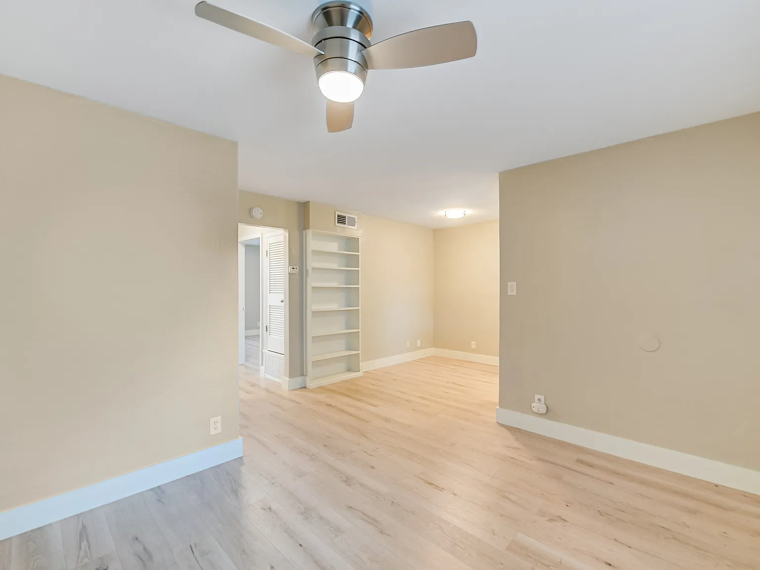 2 bed, 800 sqft, $1,355 — Photo 2
