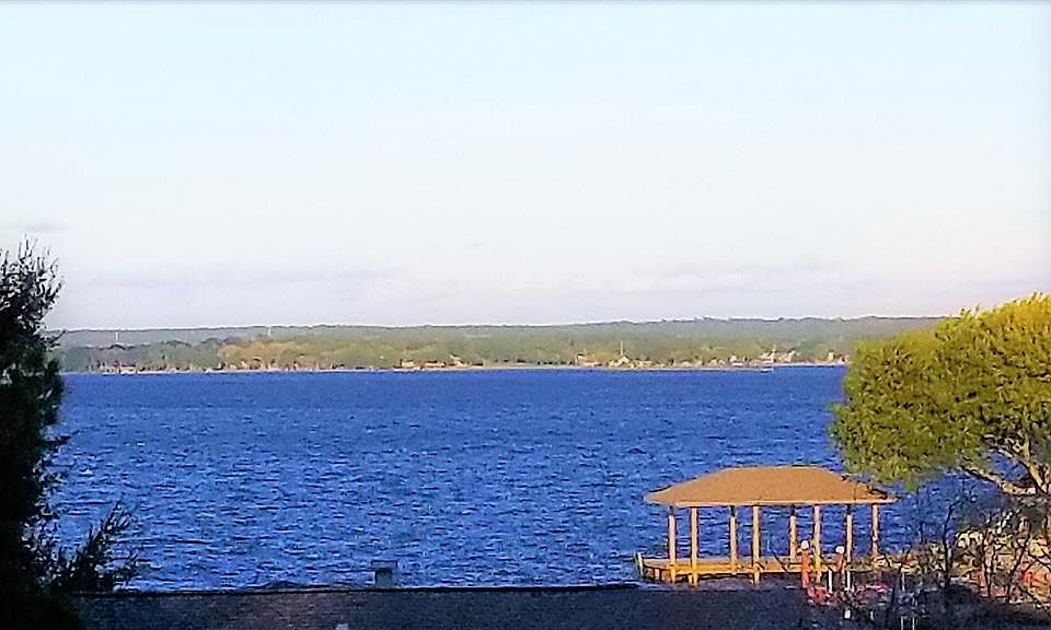 1st image of 4 Lakeview Vlg