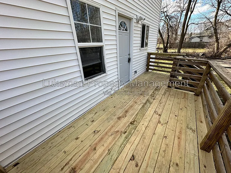 215 E North St — Photo 29
