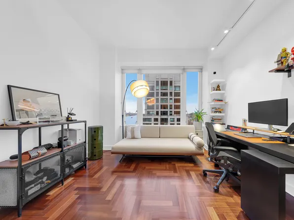 220 Riverside Boulevard image 7 of 14