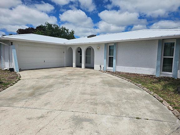 3rd image of 421 SE Skipper Lane
