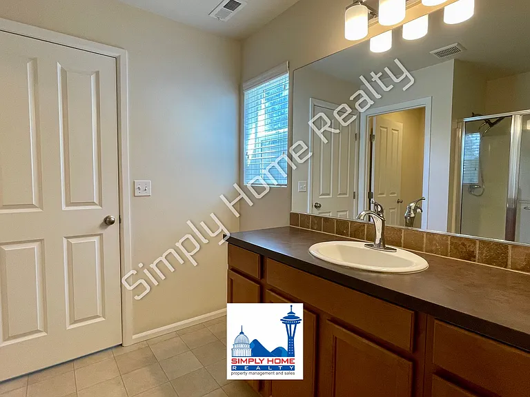 8715 Madrid St NE — Photo 13