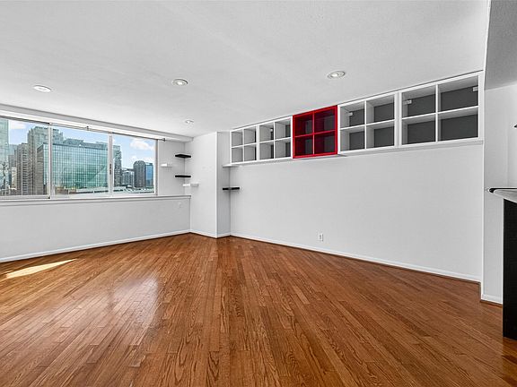 4th image of 2016 Main St APT 701