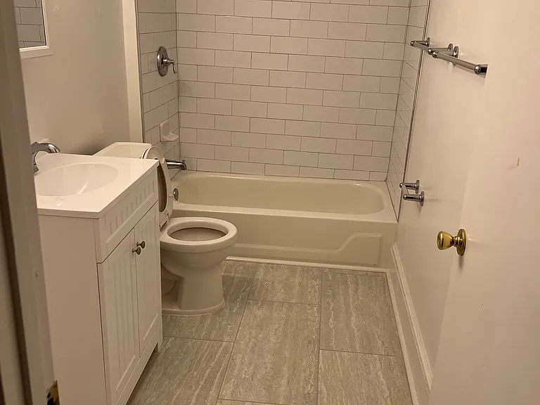 635 N Highland Ave NE #11 — Photo 4