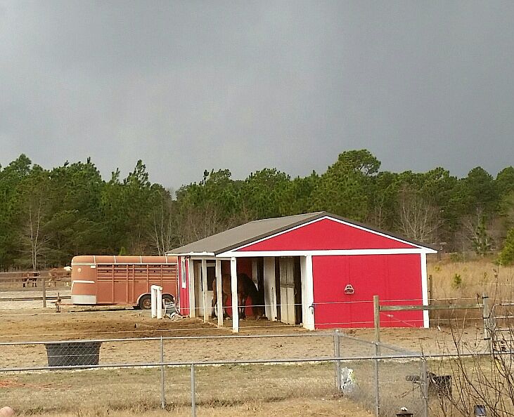 3 Stall horse barn with Tack