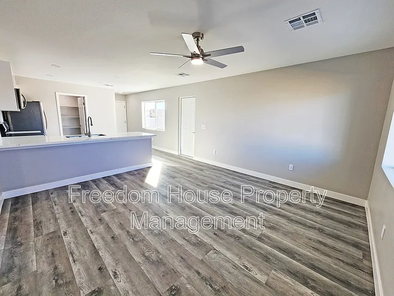 581 Valiant Ave — Photo 11