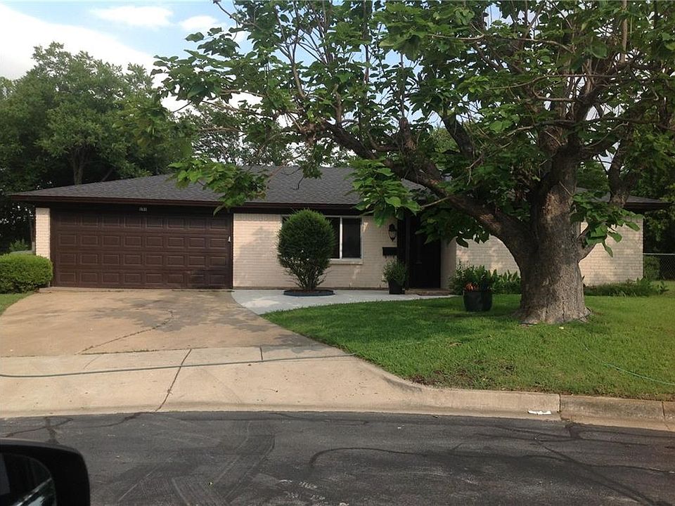 1st image of 151 Chateau Dr