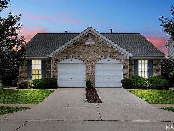 3rd image of 52 Jost Villa Dr