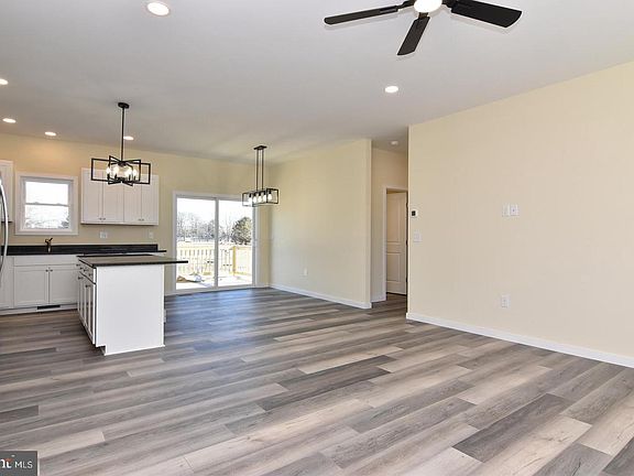4th image of 38427 Shelby Ln
