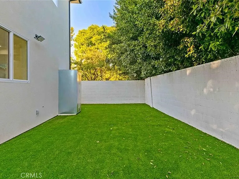 6846 Cedros Ave — Photo 25