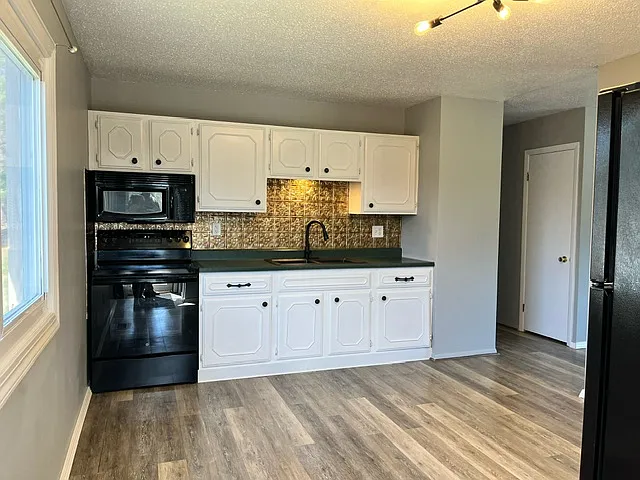 3 bed, 960 sqft, $2,900 — Photo 4