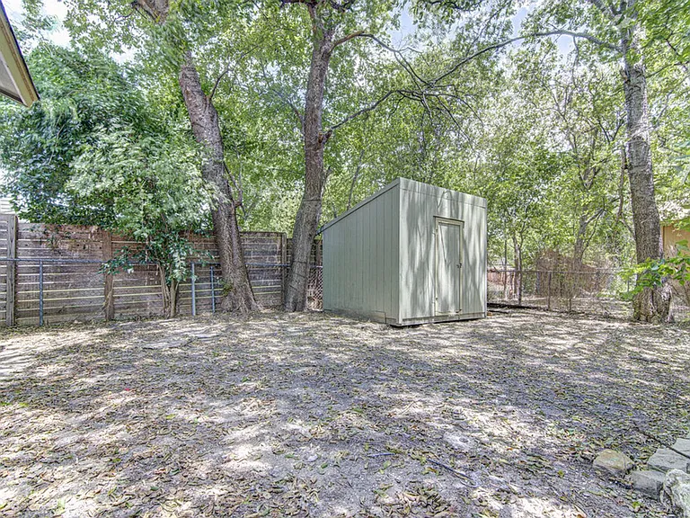 824 King Albert St — Photo 18