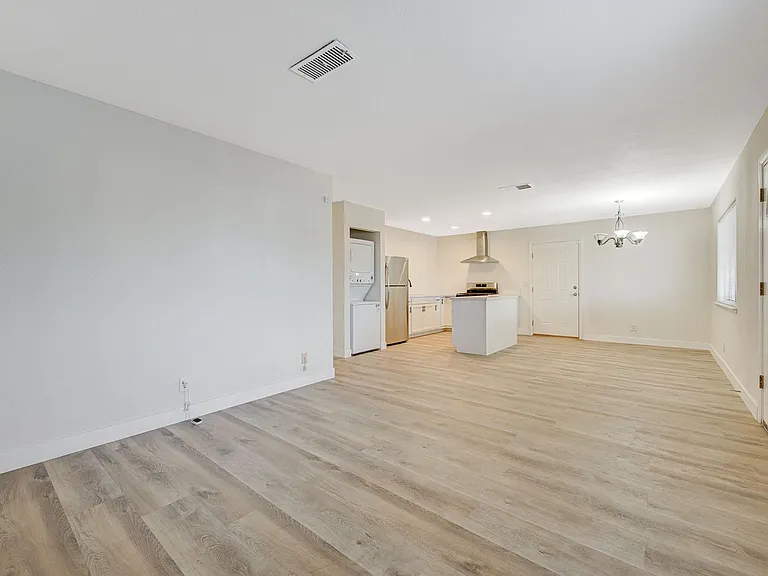 893 W Bartlett Ave — Photo 6