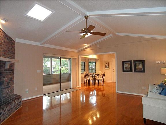 4th image of 238 E Hornbeam Dr