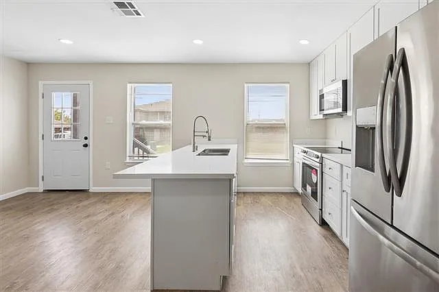 3 bed, 2.0 bath, 1452 sqft, $2,200 — Photo 4