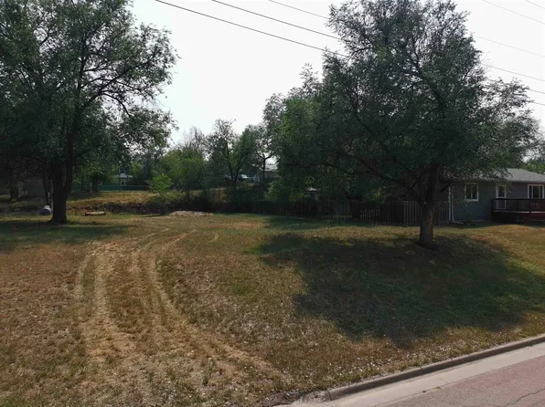 321 Pacific Ave, Hot Springs, SD 57747