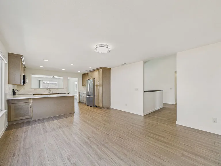 442 Fontanelle Dr — Photo 4