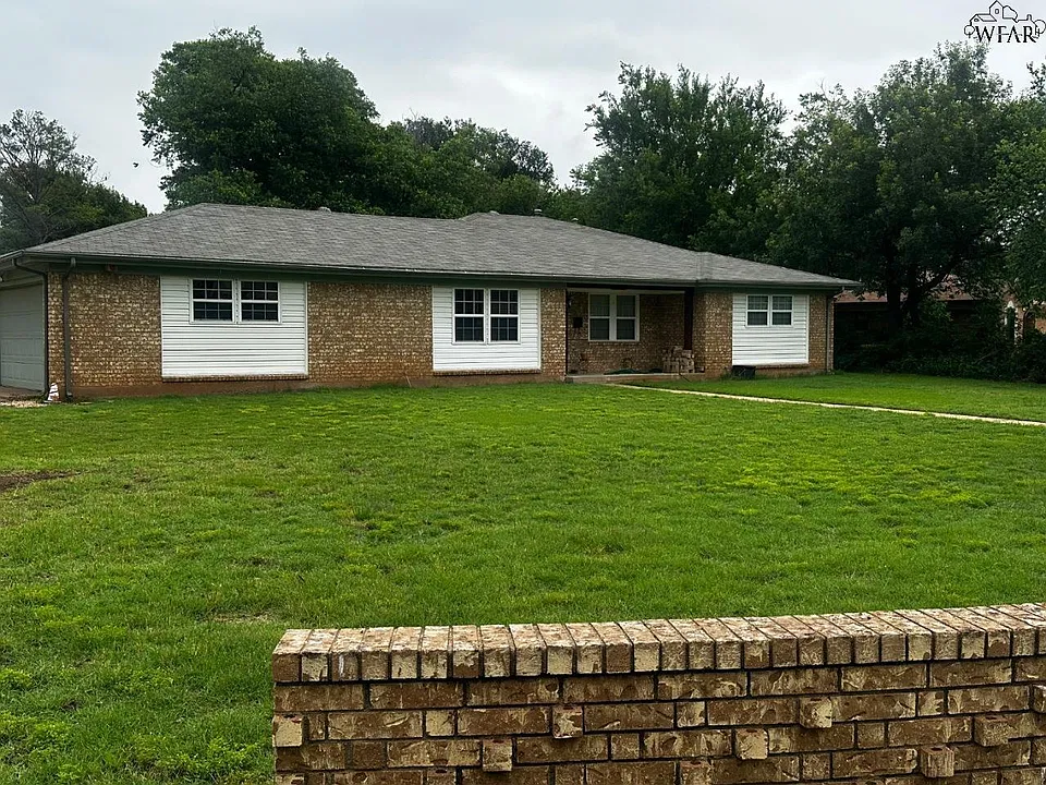 2501 N Leighton Cir