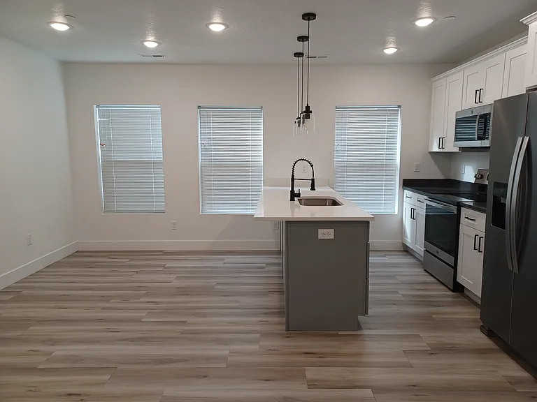 815 W 100 S #7 — Photo 11