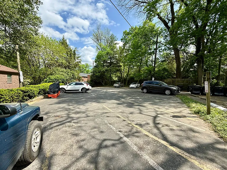 2466 Grinstead Dr — Photo 40