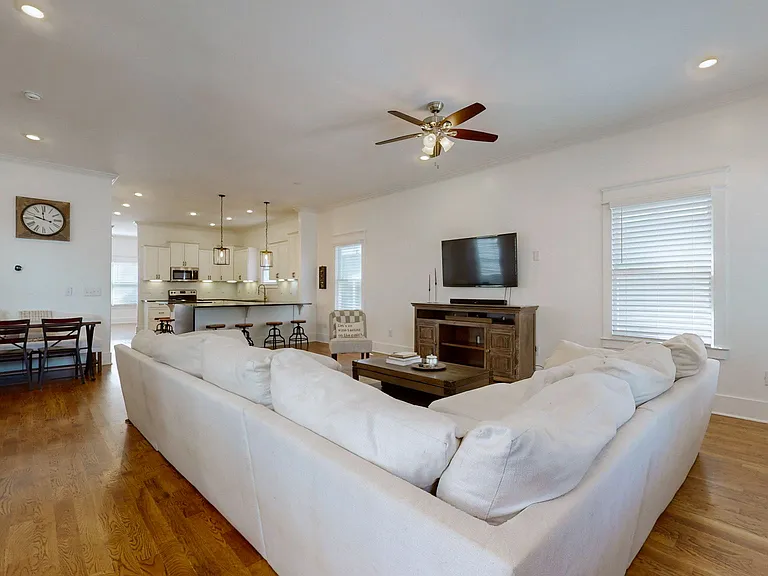 1211B Montgomery Ave — Photo 5