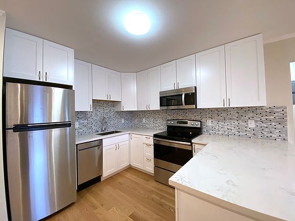 4th image of 262 12th Ave #4