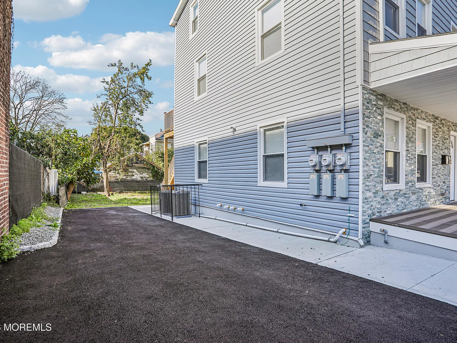 170 Seaman St — Photo 2