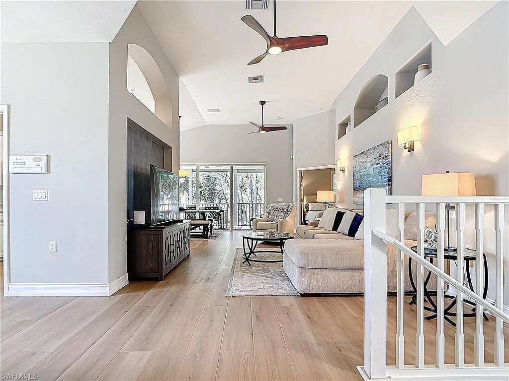 3 bed, 2.0 bath, 2044 sqft, $5,000 — Photo 3