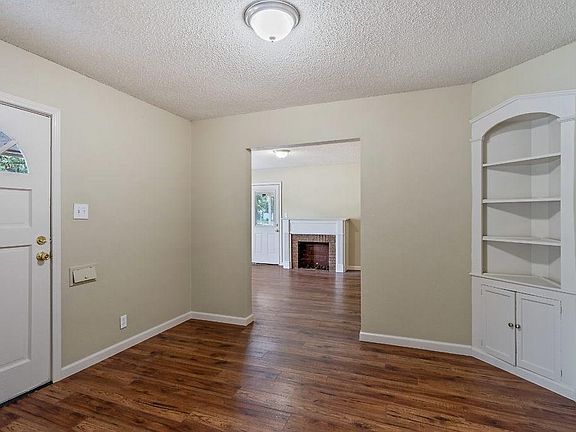 3rd image of 1425 Eagle Dr