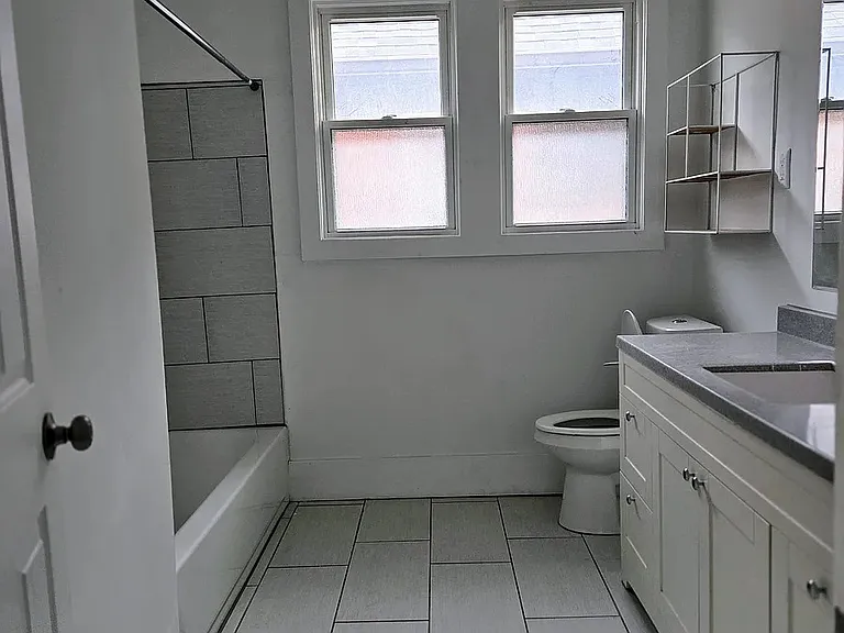 2030 Hazelwood St #1 — Photo 11