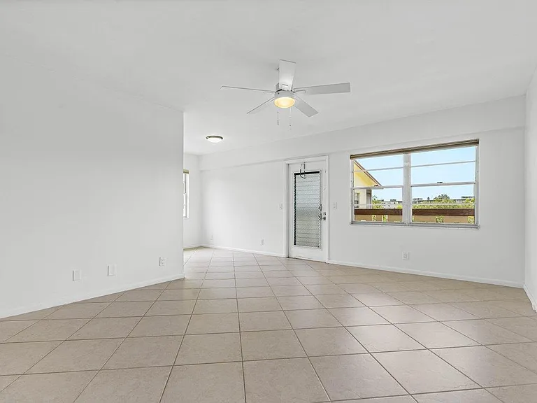 74 Mansfield Dr #B — Photo 10