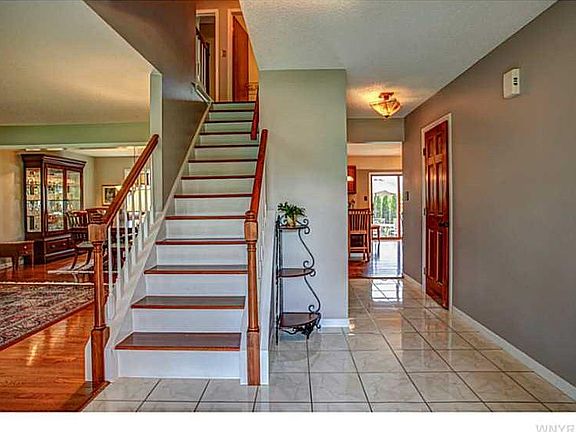 5th image of 20 Ashwood Ln