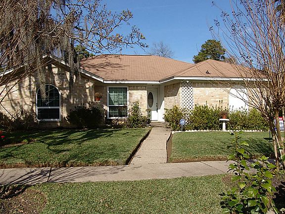 This home has been the Yard of the Month.  Even in January, the grass is green!