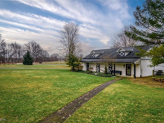 3rd image of 38594 Liberty Ln