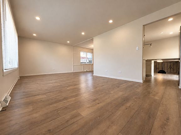 5th image of 513 Superior Ave