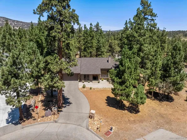 530 Creekside Ln, Big Bear City, CA 92314