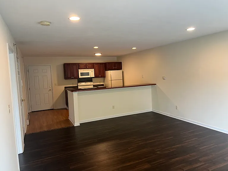 Holly Brook Apartments — Photo 32