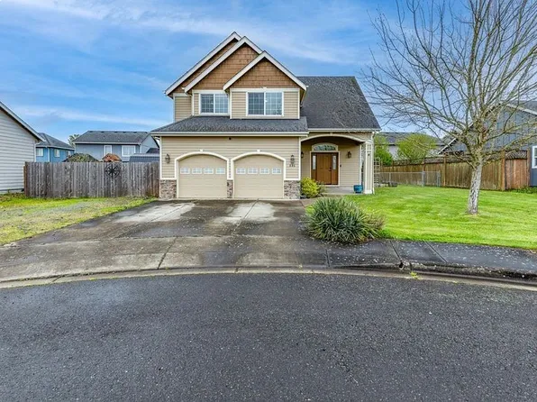 886 N 7th St, Harrisburg, OR 97446