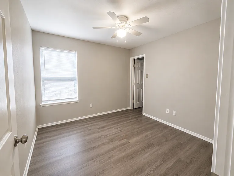 2809 Coyote Ridge Dr — Photo 10
