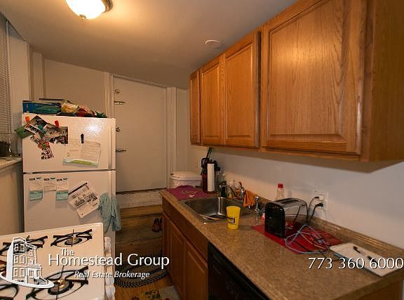 3rd image of 837 1/2 W Cornelia Ave APT Gdn