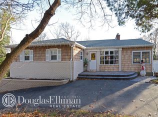 11 Larkin St, Huntington Station, NY 11746