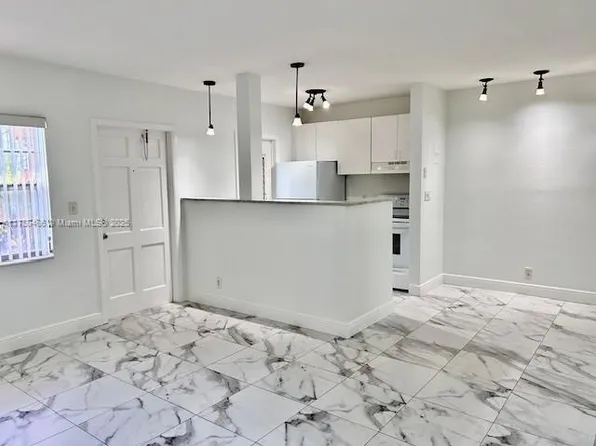 5050 Bayview Dr APT 2, Fort Lauderdale, FL 33308