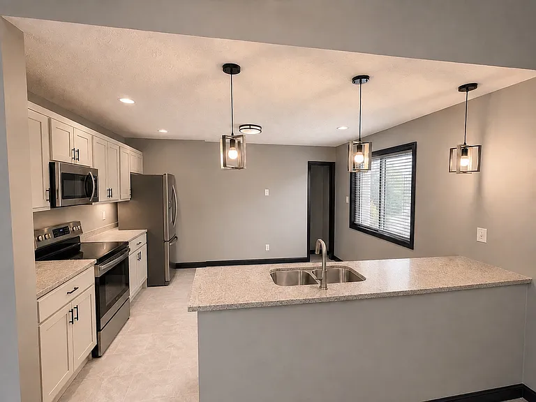 2129 Crystal Lake Dr — Photo 3